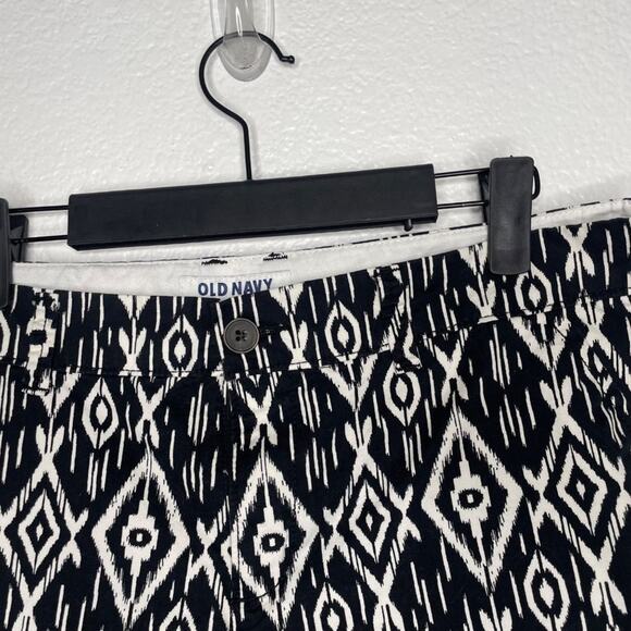Old Navy Womens Shorts Size 10 Black & White Geometric Tribal Ikat Short Shorts - Picture 9 of 12